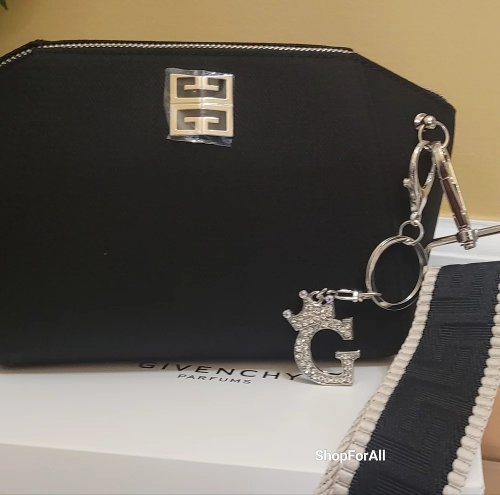 - Givenchy - Picture 5 of 15
